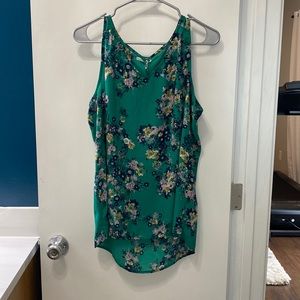 Floral print tank size large Maurice’s